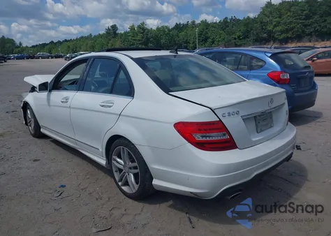2013 Mercedes-Benz C 300 Luxury 4Matic/Sport 4Matic from USA, damaged, VIN WDDGF8AB7DR280115